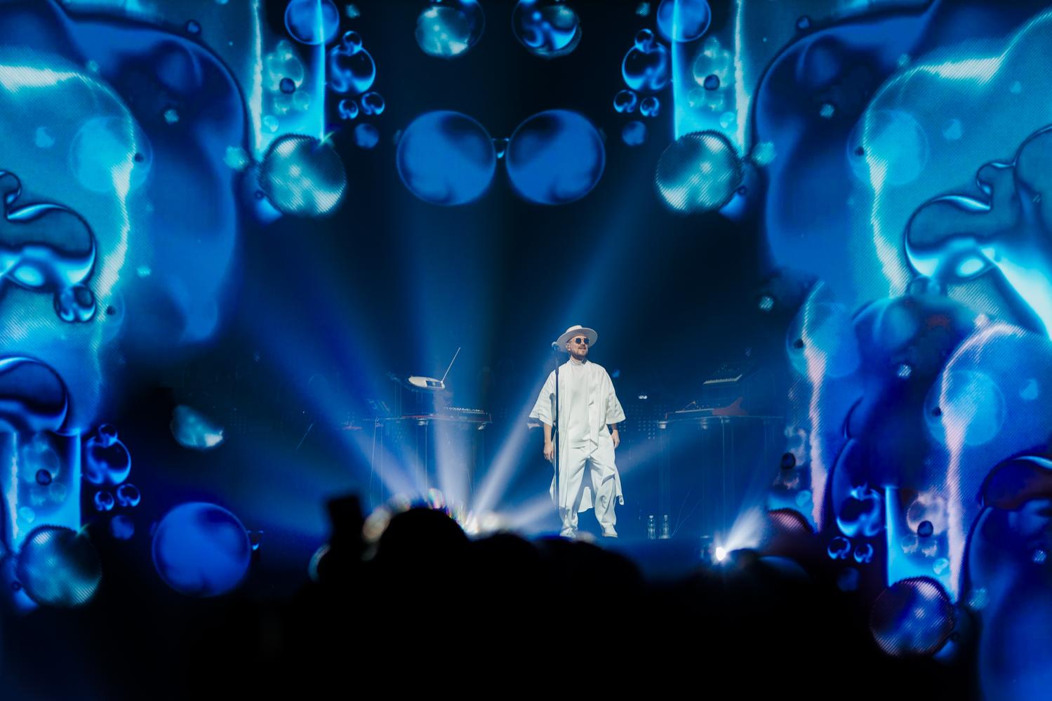 Белый в "черном" техномире. ODYSSAY намолил солд-аут в Киеве и раскрыл секрет белого образа